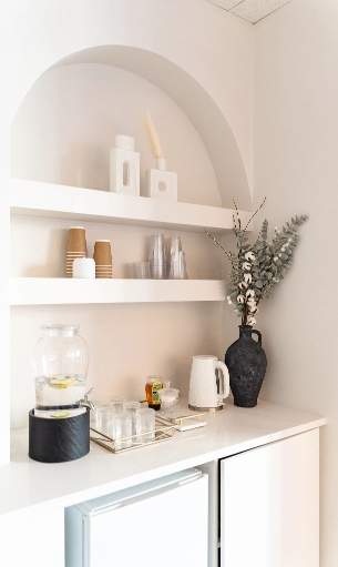 Shelves natology clinic