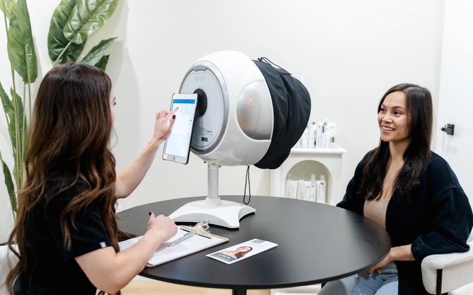 Doctor talking to patient at natology